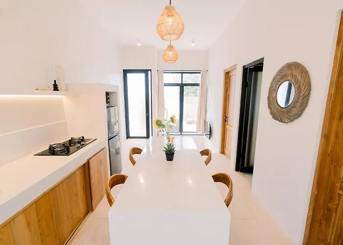 Tropical Escape In 2br Private Pool & Bath *